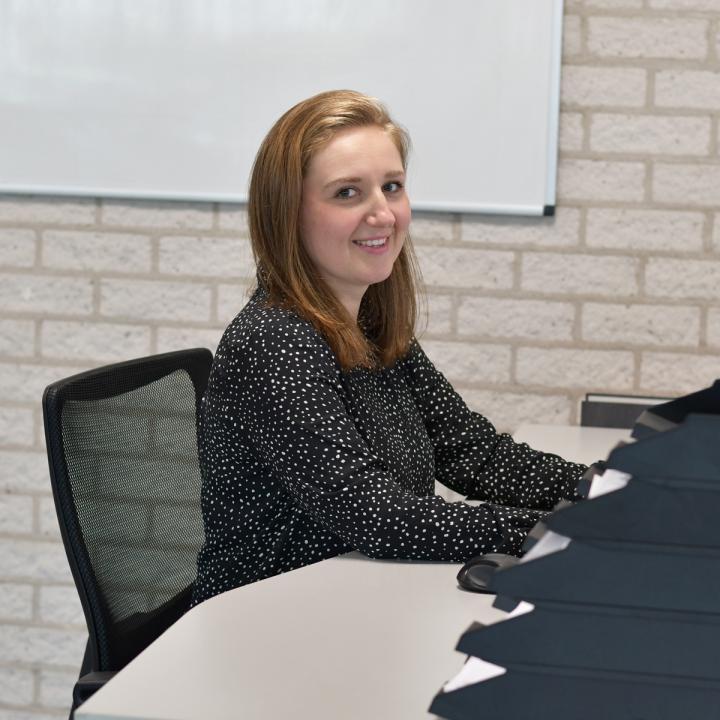 Silvia Rohter am Arbeitsplatz