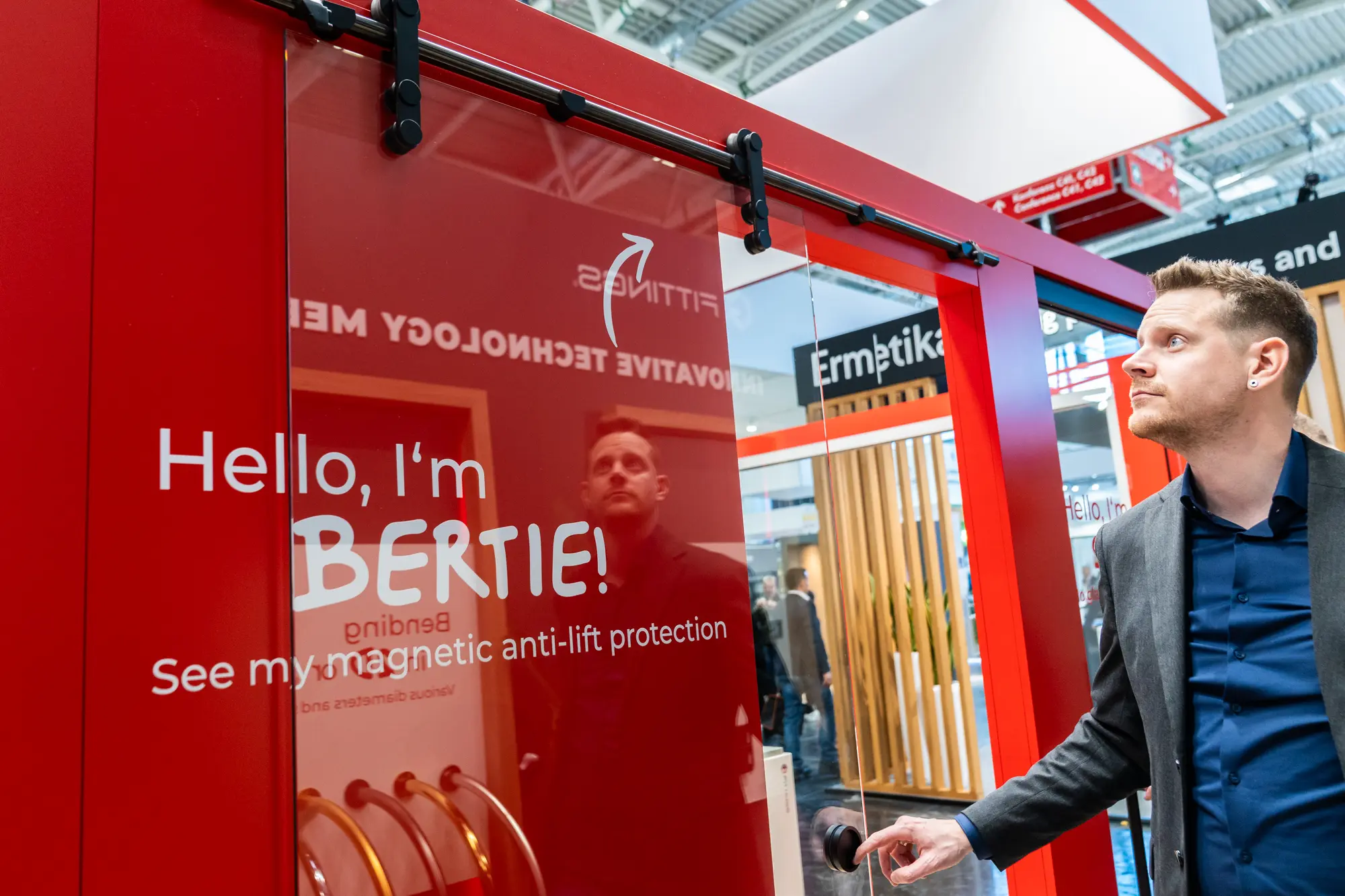 Glasschiebetür Bertie auf dem BAU Messestand